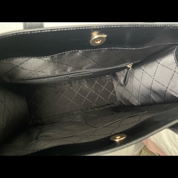 MICHAEL KORS LARGE BLACK TOTE BAG - Picture 8 of 9